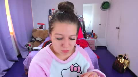 luna_analya online show from April 10, 2:44 pm