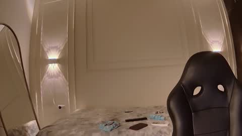 luna and banji online show from December 16, 4:52 am