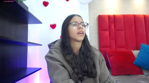 Luna And Titan  online show from March 1, 4:06 am