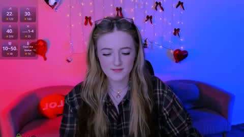 luna_berryy online show from April 11, 7:18 pm