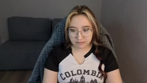 Luna Host online show from April 2, 1:35 am