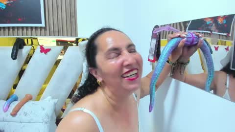 luna_naughty1 online show from May 22, 2:18 am