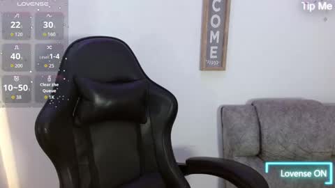 luna_starr69 online show from October 9, 3:39 pm