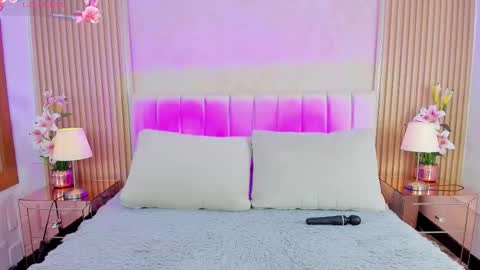 Luna Taylors online show from February 28, 11:36 am