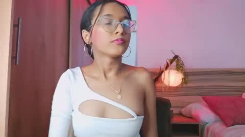 luna_valen online show from July 17, 9:50 pm