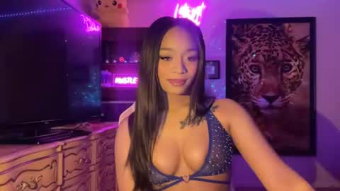 lunaa_11 online show from July 15, 5:45 am