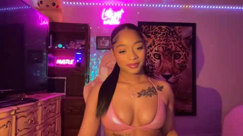 lunaa_11 online show from August 5, 5:37 am