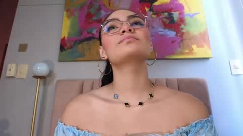 Luna Aspen online show from April 15, 6:44 pm