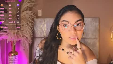 Luna Aspen online show from April 3, 6:15 pm