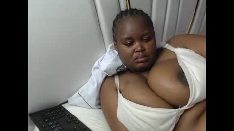 lunabloom01 online show from September 16, 12:56 am