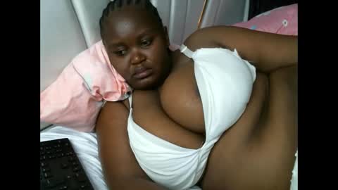 lunabloom01 online show from September 9, 7:25 pm