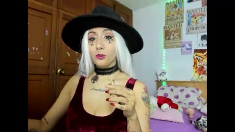 lunacristal_moon online show from October 16, 10:15 am