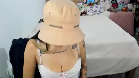 lunacristal_moon online show from May 10, 4:30 am