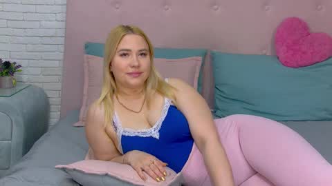 Snapshot of lunahouston chatting on October 10, 4:46 pm LunaHouston online show from October 10, 4:46 pm