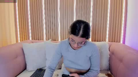 lunamillers_ online show from July 4, 4:49 am