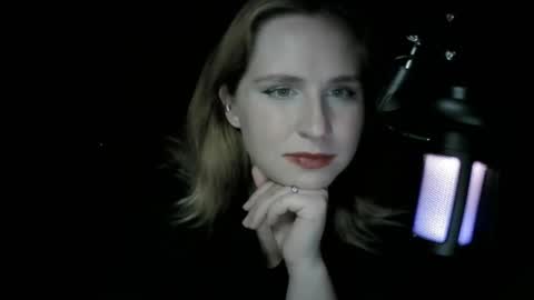 lunamystique_ online show from October 4, 8:17 pm