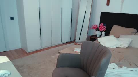 LunaticaBae online show from July 19, 9:01 am