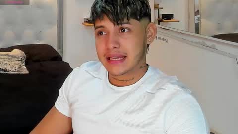 Snapshot of lunay_xtreemboy chatting on October 10, 1:11 am Lunay online show from October 10, 1:11 am
