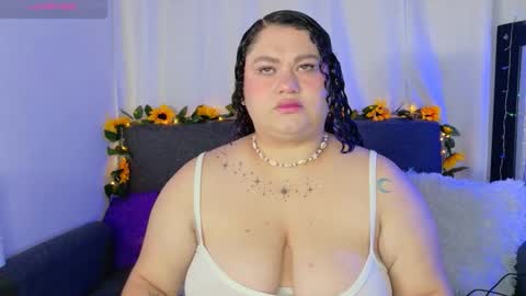 L U N I T A  online show from February 3, 3:04 am