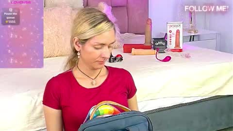 lunitadiva online show from November 30, 3:52 pm