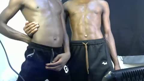 luoislove online show from April 18, 6:43 pm