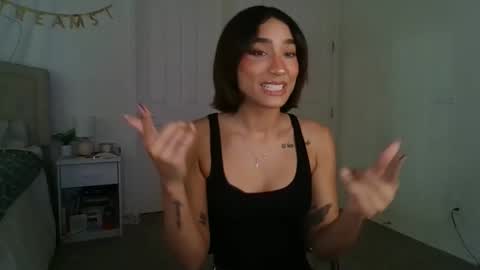 Liv 3 online show from February 4, 12:03 am