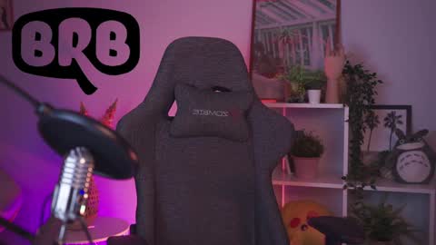 Snapshot of luxrayi chatting on January 13, 5:44 am Ray online show from January 13, 5:44 am