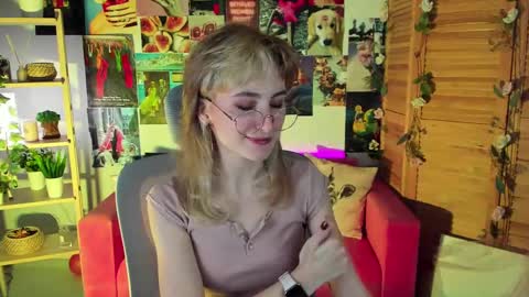 Snapshot of luxrayi chatting on March 12, 6:32 pm Ray online show from March 12, 6:32 pm