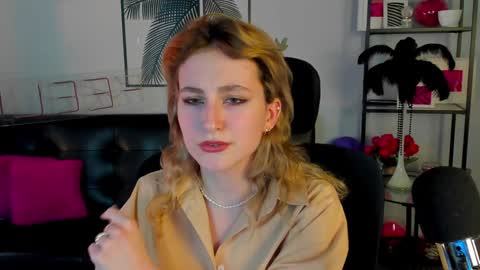 Snapshot of luxrayi chatting on January 25, 6:24 pm Ray online show from January 25, 6:24 pm