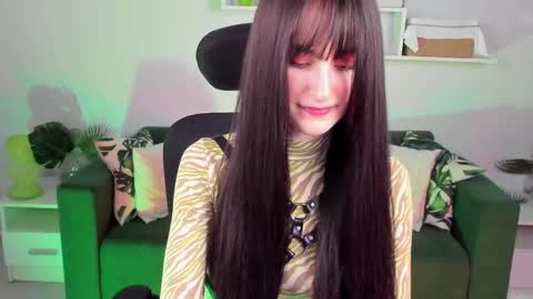 Snapshot of luxrayi chatting on March 2, 9:01 pm Ray online show from March 2, 9:01 pm