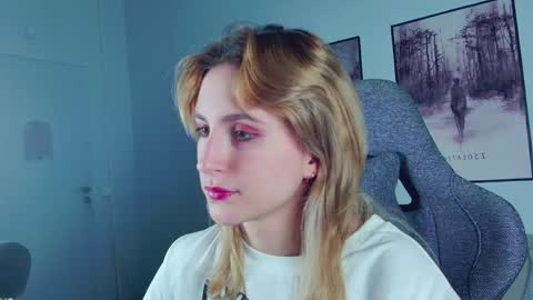 Snapshot of luxrayi chatting on February 22, 6:08 pm Ray online show from February 22, 6:08 pm