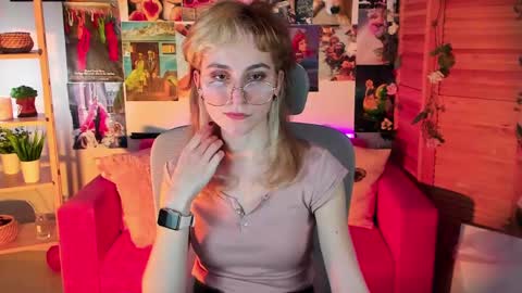 Snapshot of luxrayi chatting on March 12, 9:35 pm Ray online show from March 12, 9:35 pm