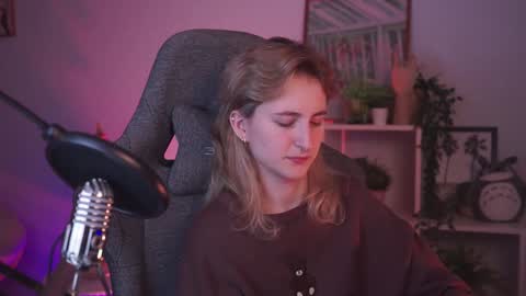 Snapshot of luxrayi chatting on January 13, 8:47 am Ray online show from January 13, 8:47 am