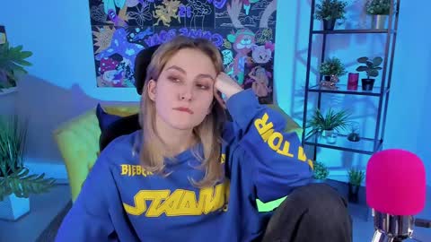 Snapshot of luxrayi chatting on February 20, 9:31 pm Ray online show from February 20, 9:31 pm