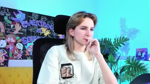 Snapshot of luxrayi chatting on February 18, 3:21 am Ray online show from February 18, 3:21 am