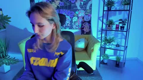 Snapshot of luxrayi chatting on February 21, 12:38 am Ray online show from February 21, 12:38 am