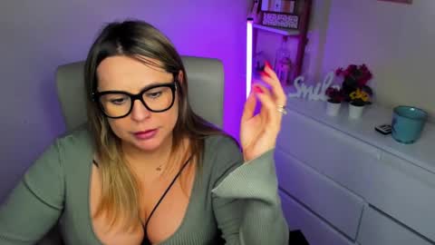 Snapshot of luxxx_diana chatting on February 27, 6:09 pm Diana online show from February 27, 6:09 pm