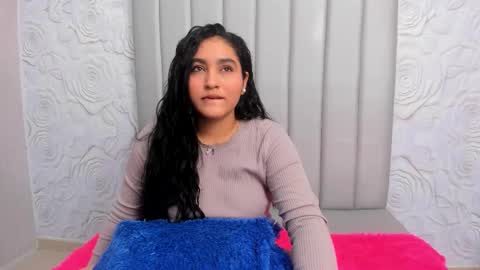 LYA DUBOIS  online show from February 3, 11:58 am