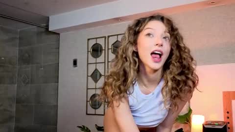 Lya Haven online show from December 4, 11:15 pm