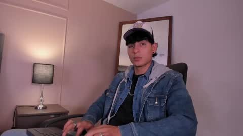 Snapshot of lyan_master_ chatting on September 19, 8:23 pm Lyan online show from September 19, 8:23 pm