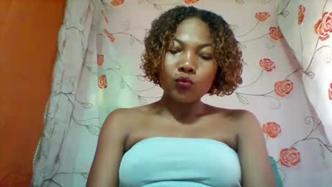 lyndah19 online show from March 4, 8:11 am