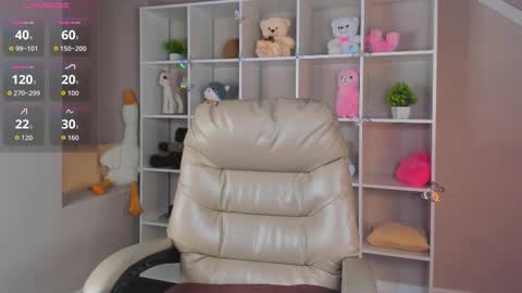 Lynn online show from December 3, 12:20 am