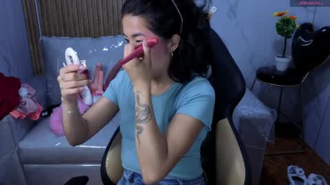 lynn_turner_ online show from April 1, 1:41 pm