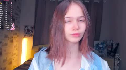 Cozy Lynns room online show from February 1, 8:44 am