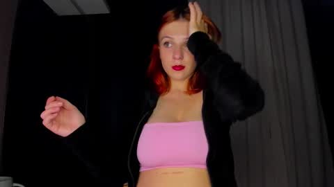 lyssan_xo online show from September 9, 6:52 pm