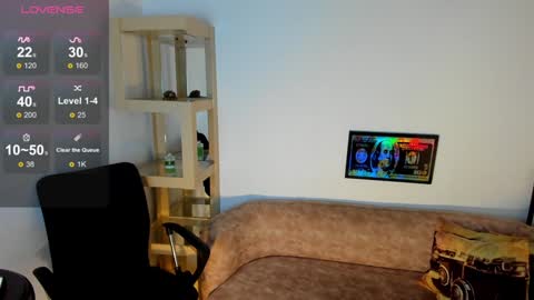 Snapshot of m1lk_choc chatting on January 27, 2:13 pm Mila online show from January 27, 2:13 pm