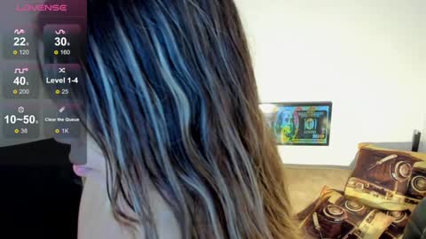 Snapshot of m1lk_choc chatting on January 7, 2:41 pm Mila online show from January 7, 2:41 pm