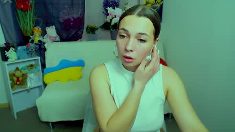 Vikki online show from April 19, 6:10 pm