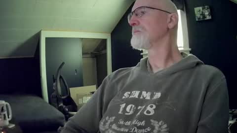 mac8181 online show from April 25, 11:12 am