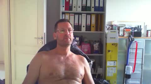 macfly67 online show from April 9, 5:29 pm